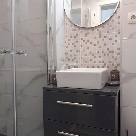 Family Friendly With A Swimming Pool Malinska, Krk - 19304 Apartment *