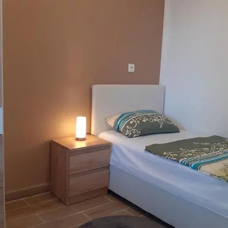 Family Friendly With A Swimming Pool Malinska, Krk - 19304 مالينسكا
