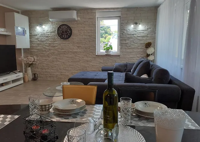 Family Friendly With A Swimming Pool Malinska, Krk - 19304 Апартаменты *