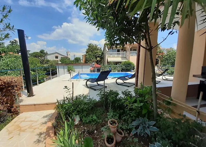 Family Friendly With A Swimming Pool Malinska, Krk - 19304 Апартаменты *